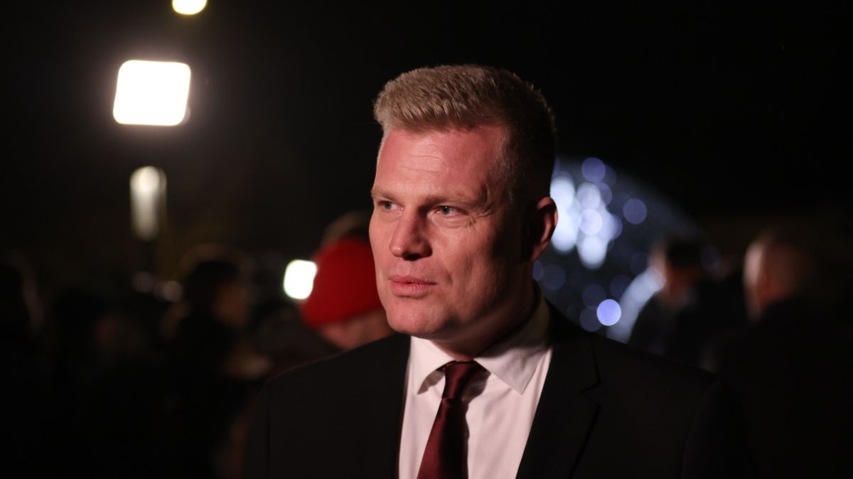 Výměna u Motoristů? Turek na životní prostředí, Macinka na zahraničí